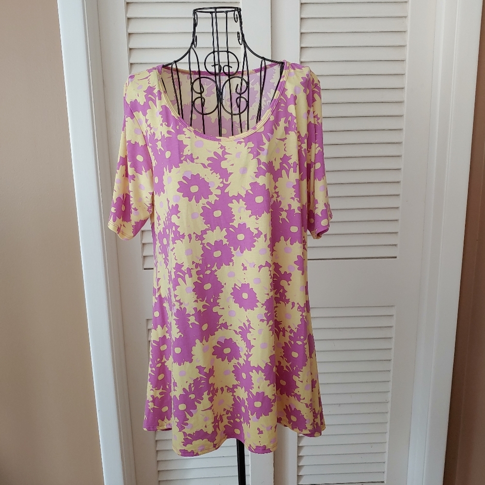 LuLaRoe Perfect Tee Size Large